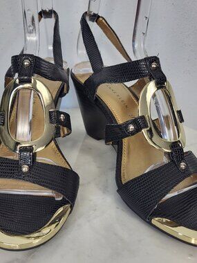 ANNE KLEIN FLEX~6.5~BLACK PATENT LEATHER GOLD RING DETAILING WEDGE HEEL SANDALS